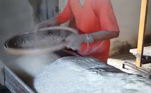 Sieving of processed manioc flour