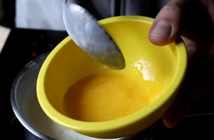 Adding egg yolk to the boiling mixture