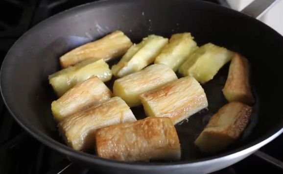 What are yuca fries? A yuca frying on the fire