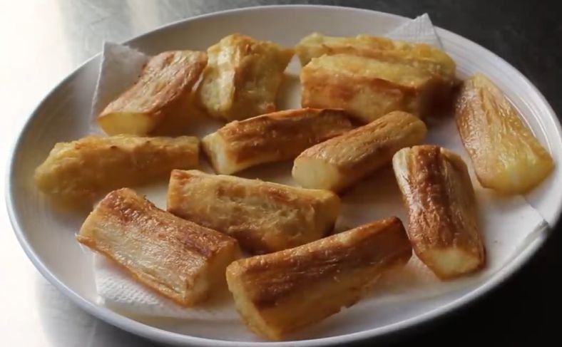 Final yuca fries after frying