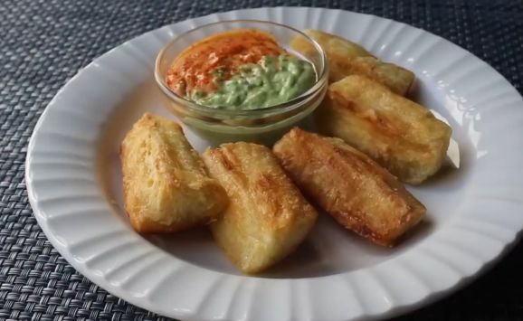 Yuca fries served with source