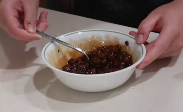 Glistening boba pearls without tapioca starch