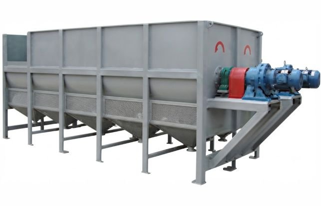 Machine for cleaning and washing cassava roots