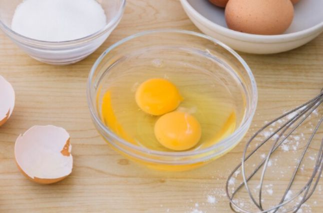 Cracked eggs