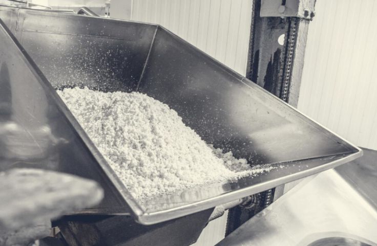 Machine for milling dried cassava pellets for flour production