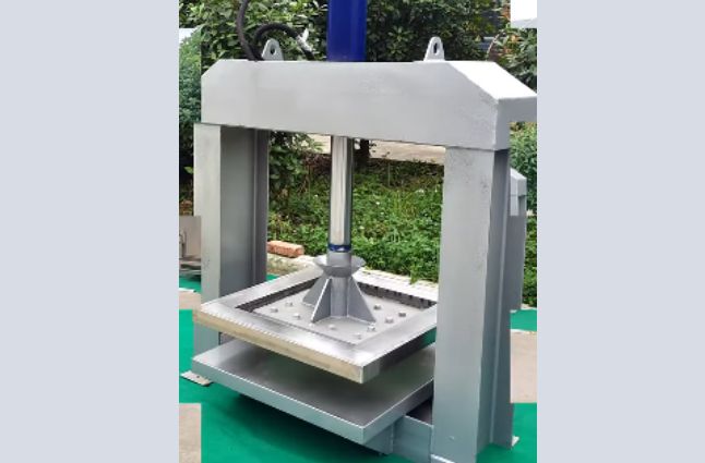 Cassava pressing machine