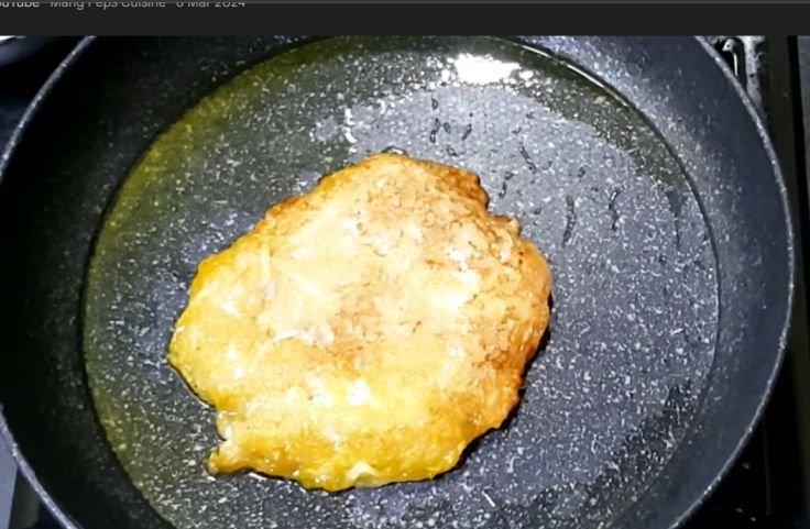 Cooking the grated cassava pancake