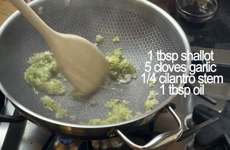 Preparation of aromatics and seasonings for tapioca dumplings