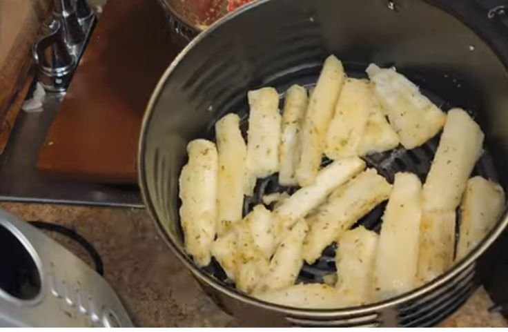 Arrange the yuca in a single layer in the air fryer
