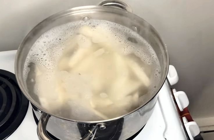 Boiling the cut yuca