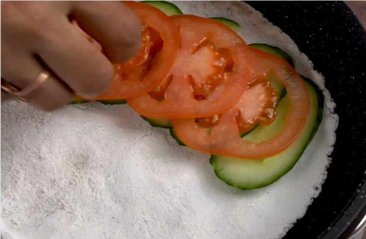 Filling with avocado, tomatoes and mayonnaise