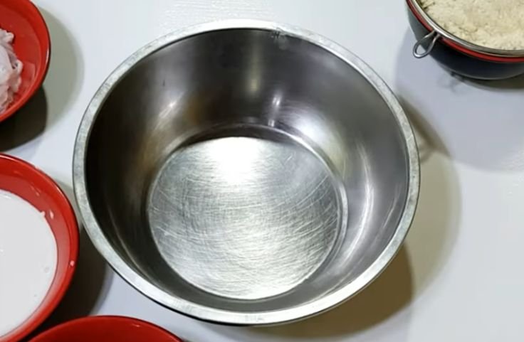 Stainless mixing bowl for cassava pancake