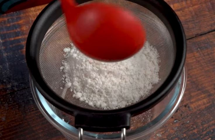Sifting the hydrated tapioca starch