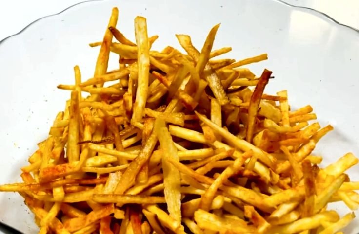 Freshly fried tapioca chips spiced with salt and pepper