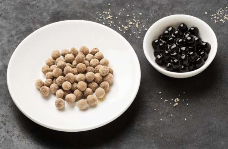 Tow different colours of Tapioca pearls and of different sizes