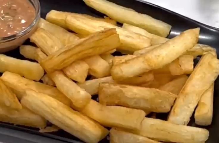 Freshly made yuca fries