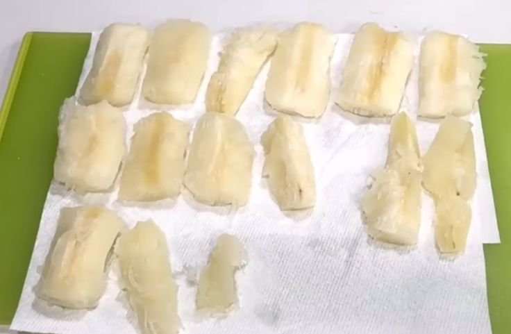 The boiled yuca roots being dried before baking