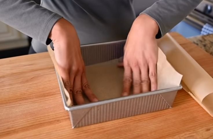 Preparing the baking pan