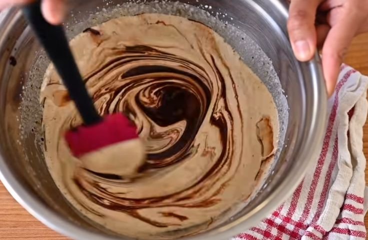 Combining wet and dry ingredients