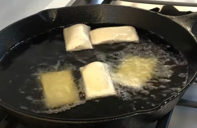 Frying the cut dough