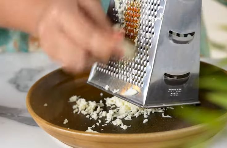 Grating fresh cassava root