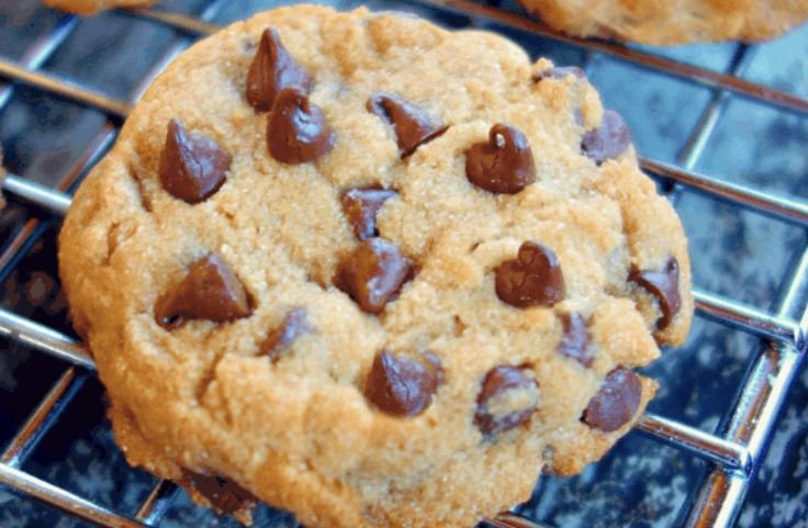 Freshly made vegan cassava flour cookies